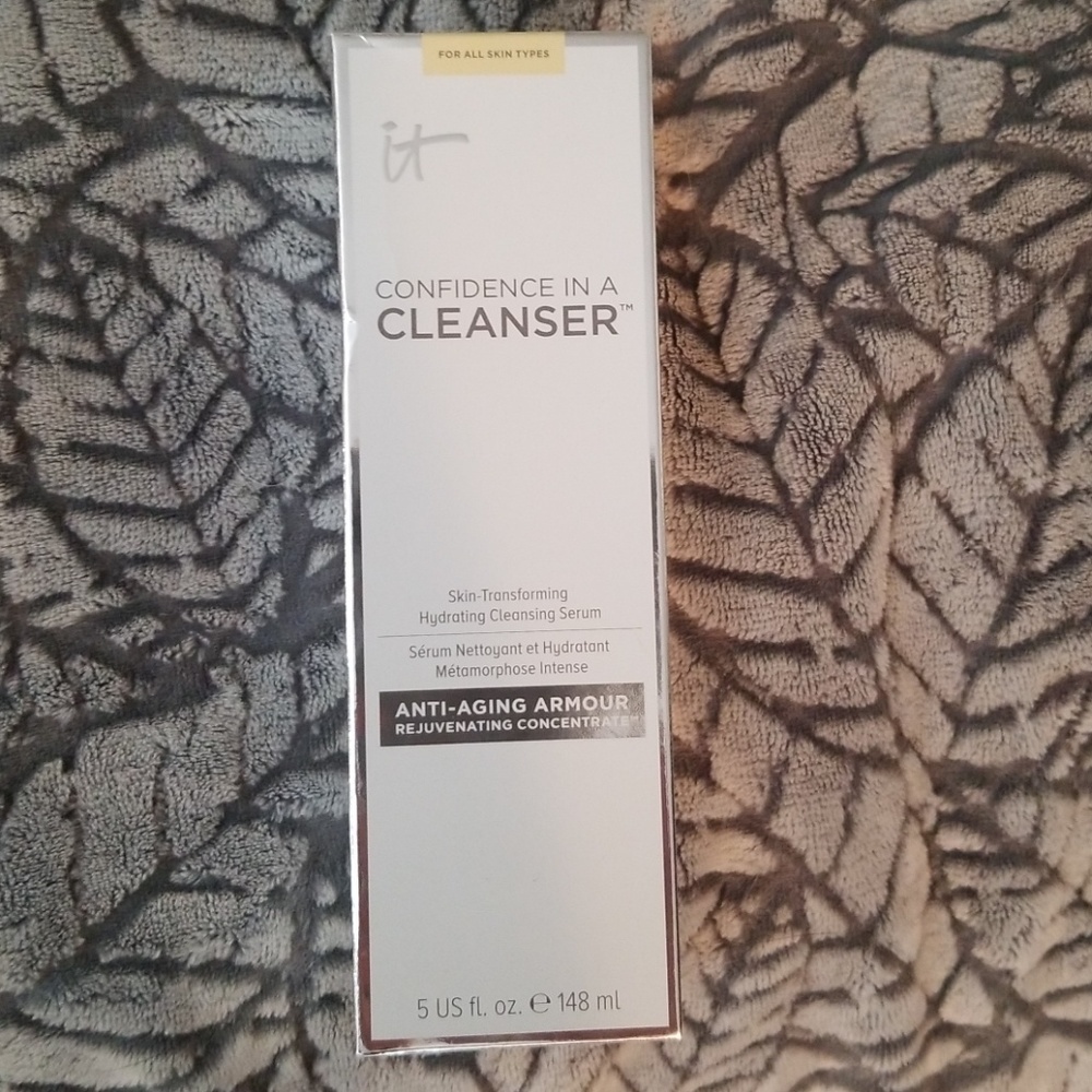 IT Cosmetics Confidence in a Cleanser